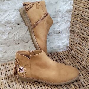 Comfort View Sienna Ankle Bootie, Womens 9.5 Tan Embroidered Heel, Zip Up